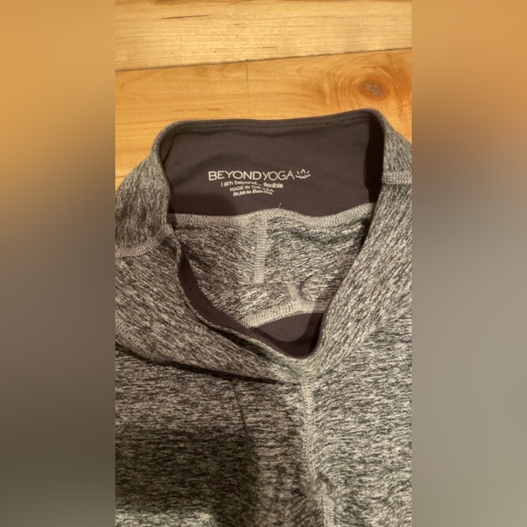 BEYOND YOGA GRAY LEGGINGS WITH MESH INSERTS - Picture 4 of 5